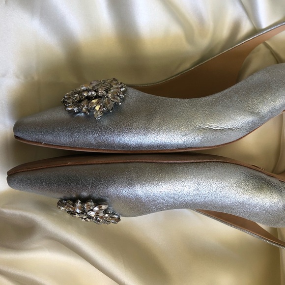 Badgley Mischka Silver Metallic Kitten Heeled Pumps - Picture 12 of 16